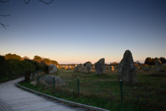 Balade parmi les pierres du Ménec Carnac — photographie des mégalithes de Carnac de Franck Besrest