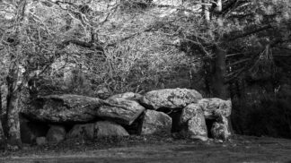 Dolmen d’Erdeven, voûte de pierres — photographie des mégalithes de Carnac de Franck Besrest