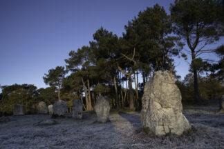 Kerlescan, cristal du matin — photographie des mégalithes de Carnac de Franck Besrest
