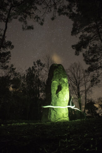 Le Géant en light-painting – 4 — photographie des mégalithes de Carnac de Franck Besrest