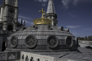 Lourdes, lumière sacrée — photographie du patrimoine breton de Franck Besrest