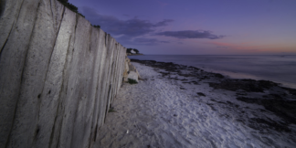 Mendu, barrière sur la plage — photographie de paysage breton de Franck Besrest
