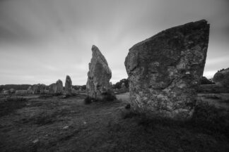 Menhir éternel, silence des âges — photographie des mégalithes de Carnac de Franck Besrest