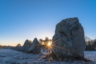 Menhirs de Carnac au lever du soleil — photographie des mégalithes de Carnac de Franck Besrest