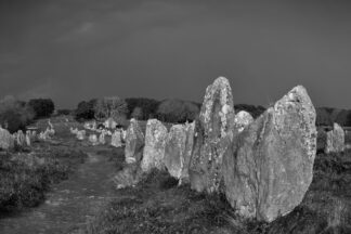 Pierres alignées, chant minéral — photographie des mégalithes de Carnac de Franck Besrest