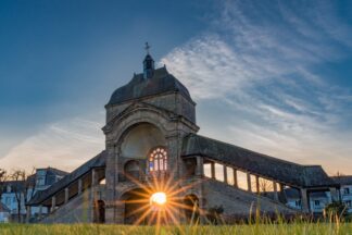 Sainte-Anne d’Auray au soleil couchant — photographie du patrimoine breton de Franck Besrest