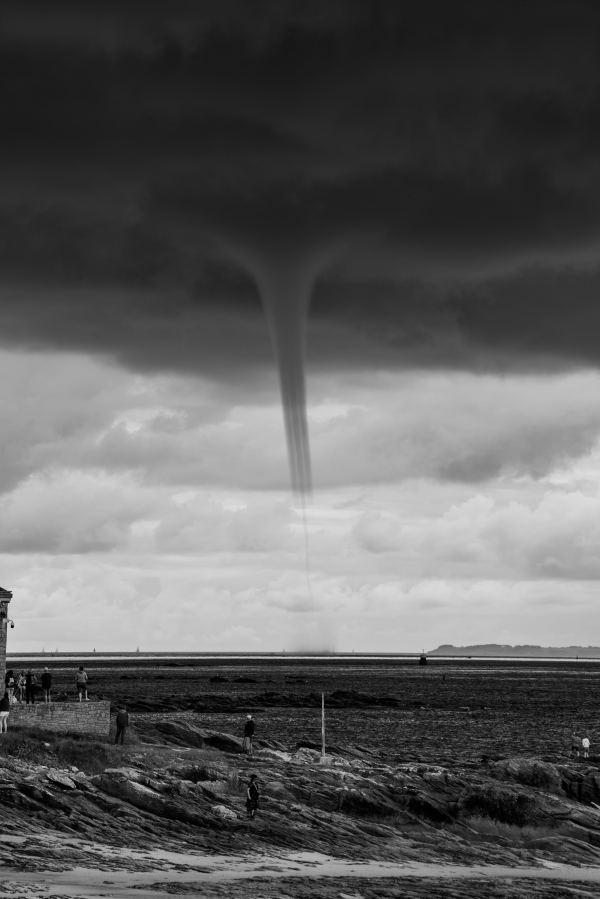 Trombe marine — Quiberon (N&B)