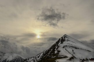 soleil au delà des montagne — photographie de montagne de Franck Besrest
