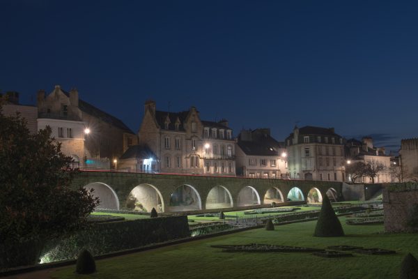Vannes by night — Jardin des remparts
